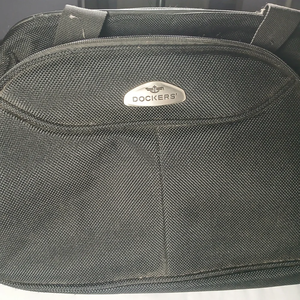 Dockers Black Men’s Laptop Messenger Bag with Shoulder Pad